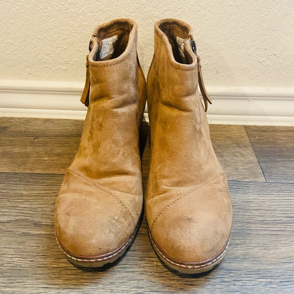 Tom’s Avery wedge booties tan suede